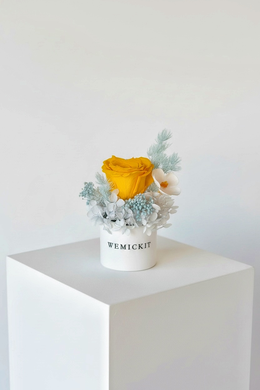 Daisy - Preserved Flower Vase Decor