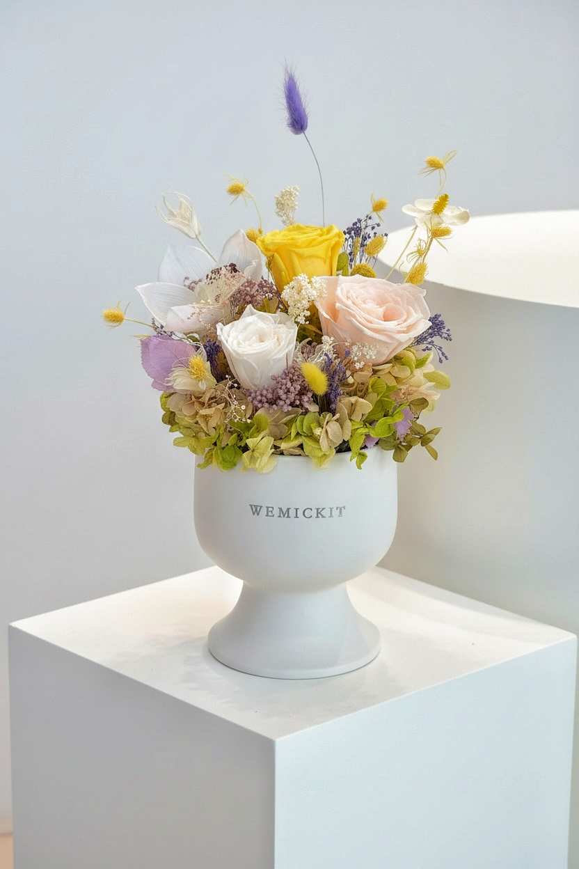Britney - Preserved Flower Vase Decor