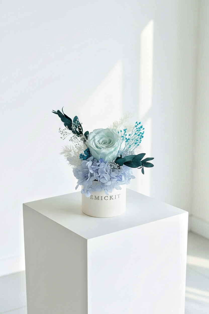 Starlet - Preserved Flower Vase Decor