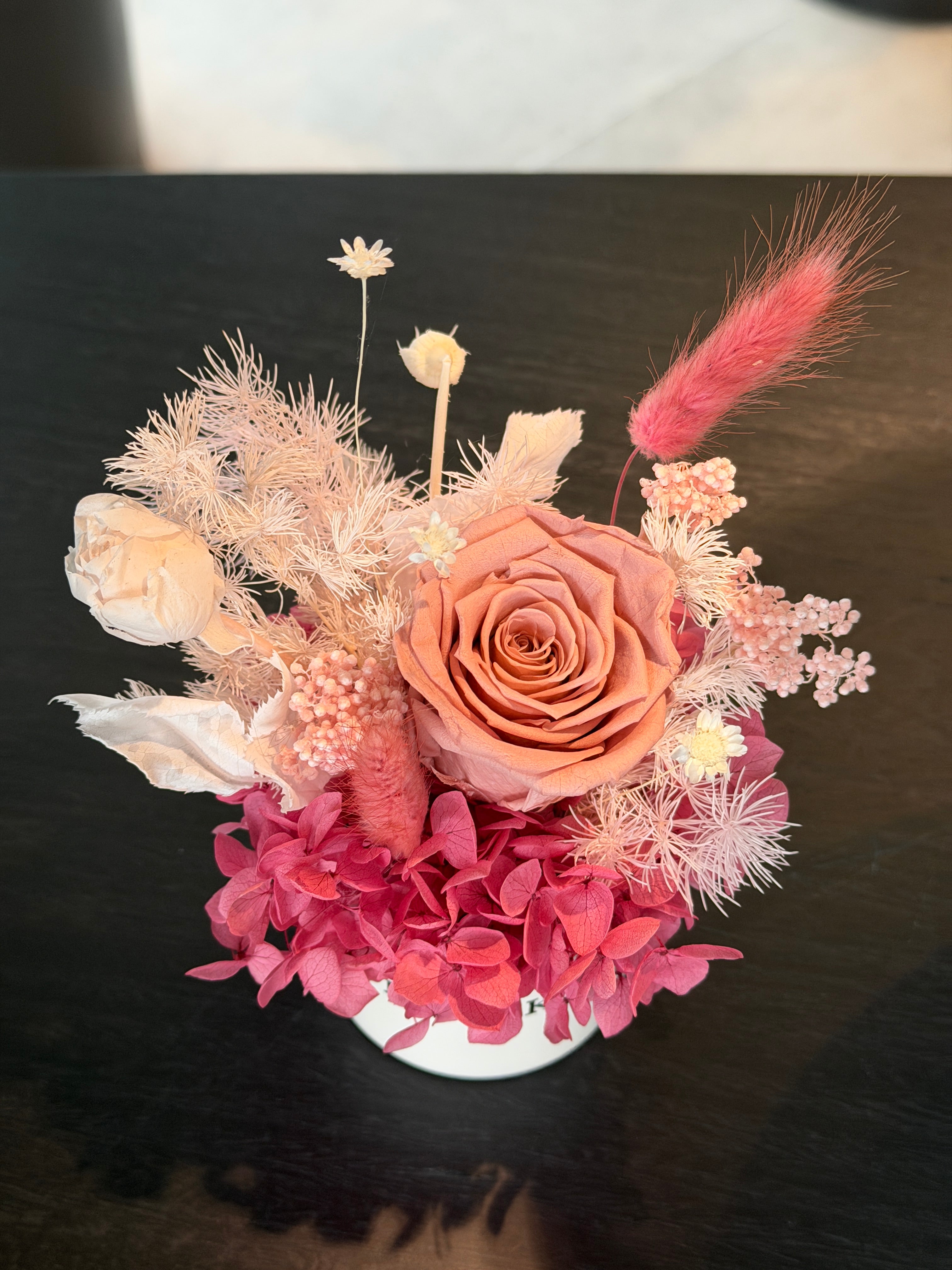 Mila - Preserved Flower Vase Decor