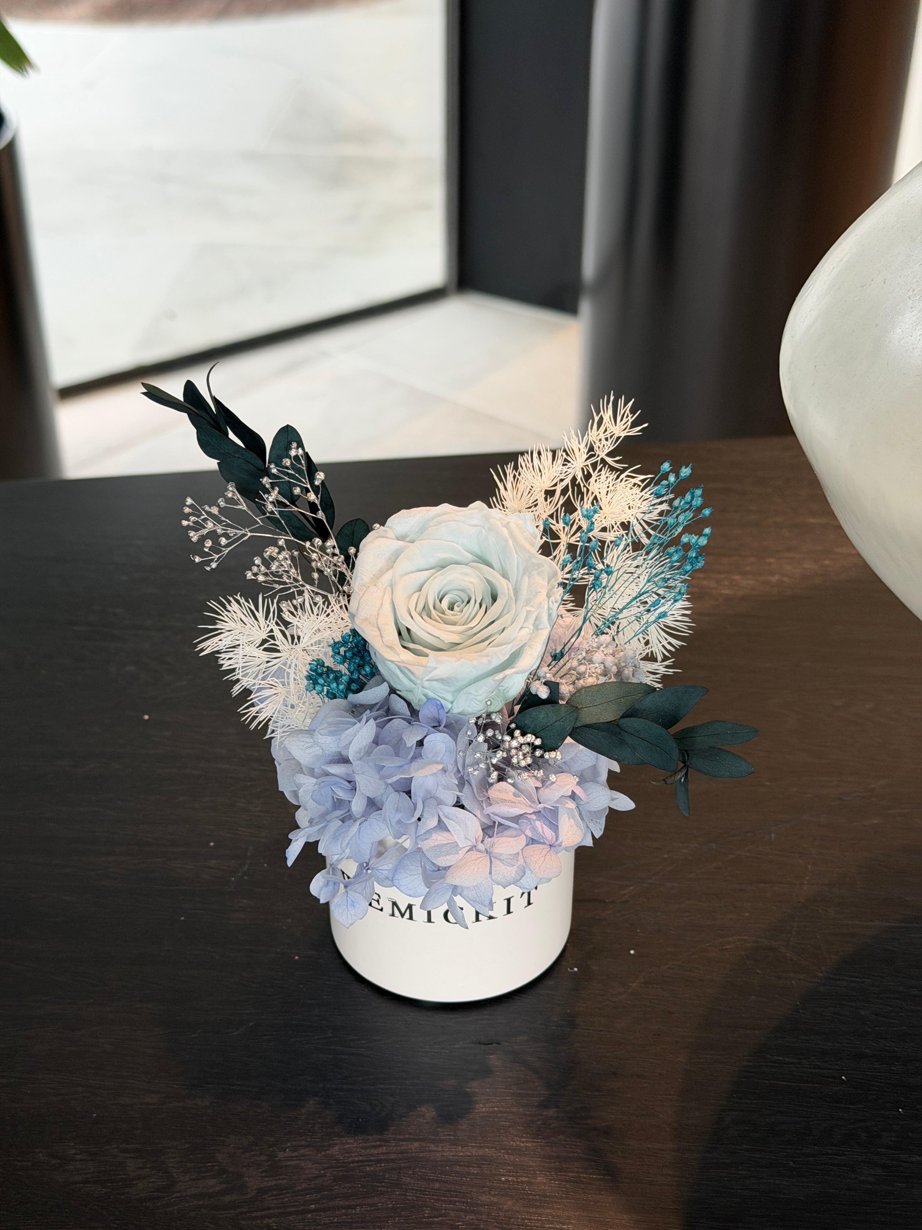 Starlet - Preserved Flower Vase Decor