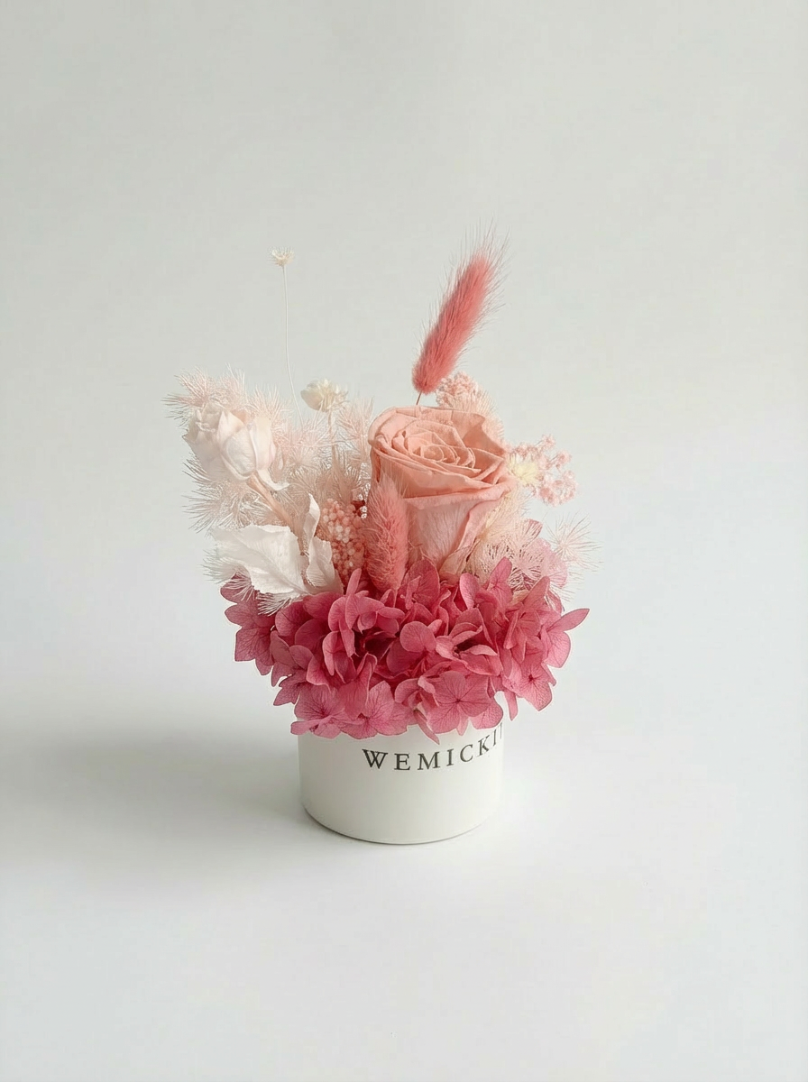 Mila - Preserved Flower Vase Decor