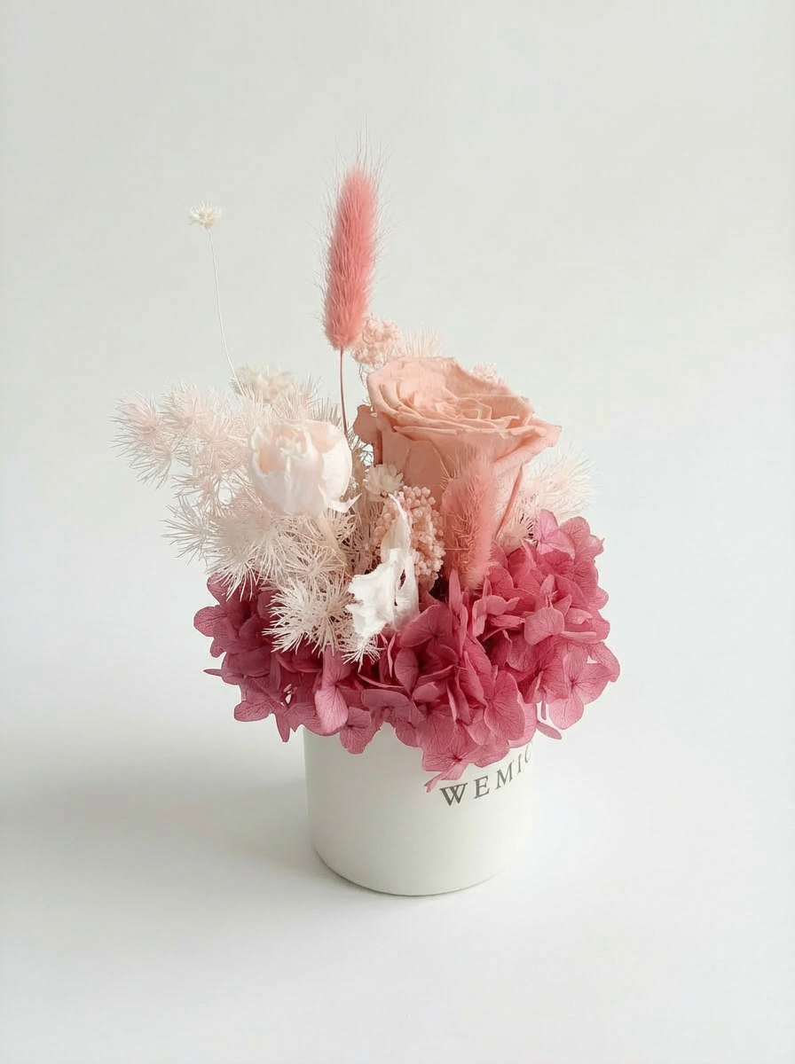 Mila - Preserved Flower Vase Decor